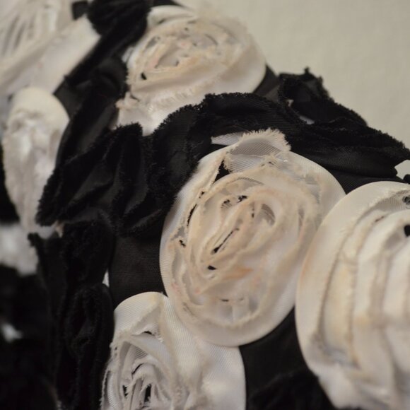 Samuel Dong 3D Floral Black and White Coat Large - Picture 9 of 16